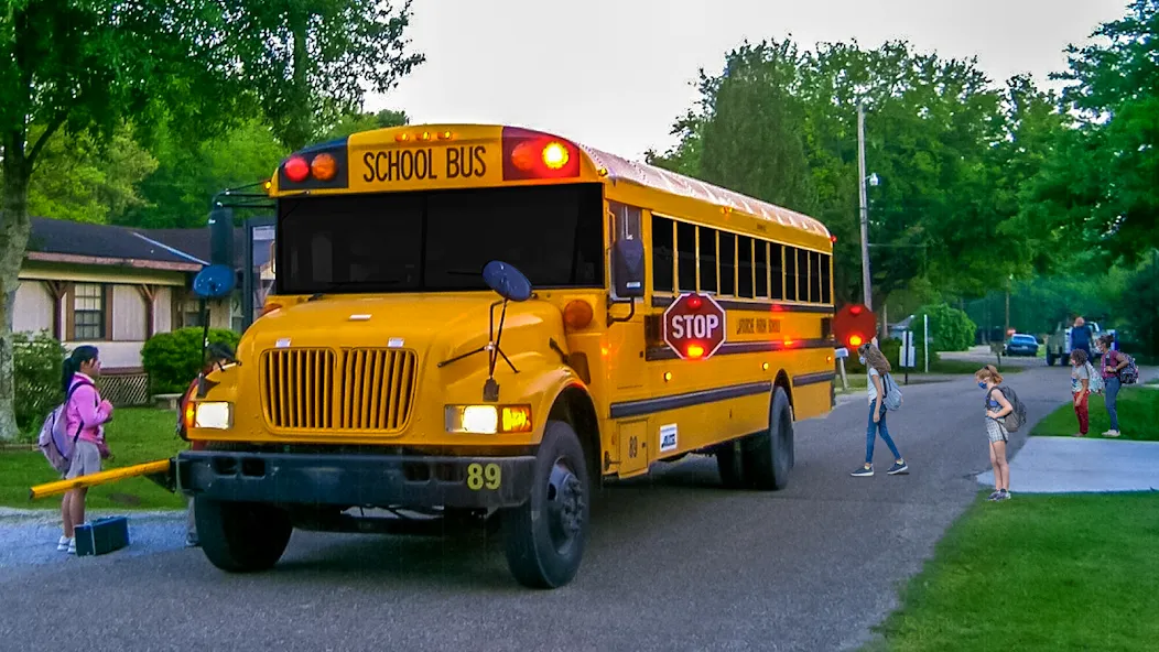 School Bus Transport Simulator MOD APK скачать на Андроид — Безлимитные деньги и все автобусы — скриншот 3